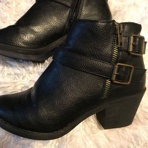 Black booties by Jynk